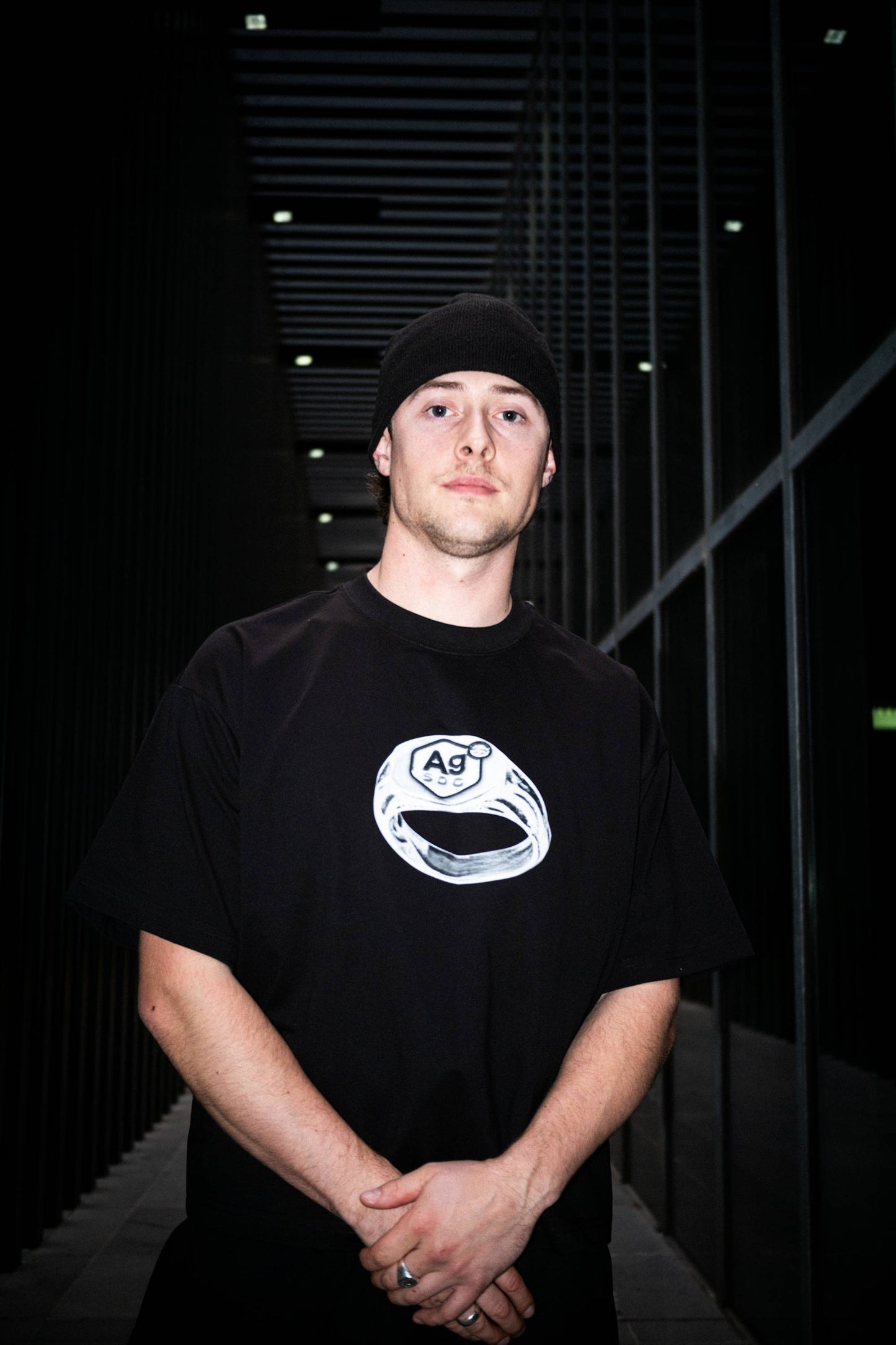 TUNED TEE IN BLACK
