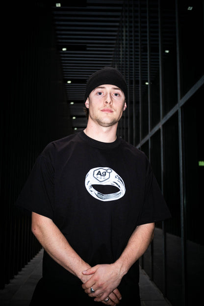 TUNED TEE IN BLACK